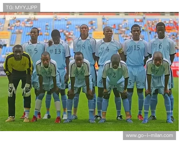 安哥拉足球队自主训练不断提高实力，安哥拉足球运动员